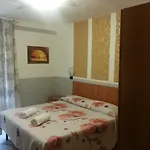 Roxena House