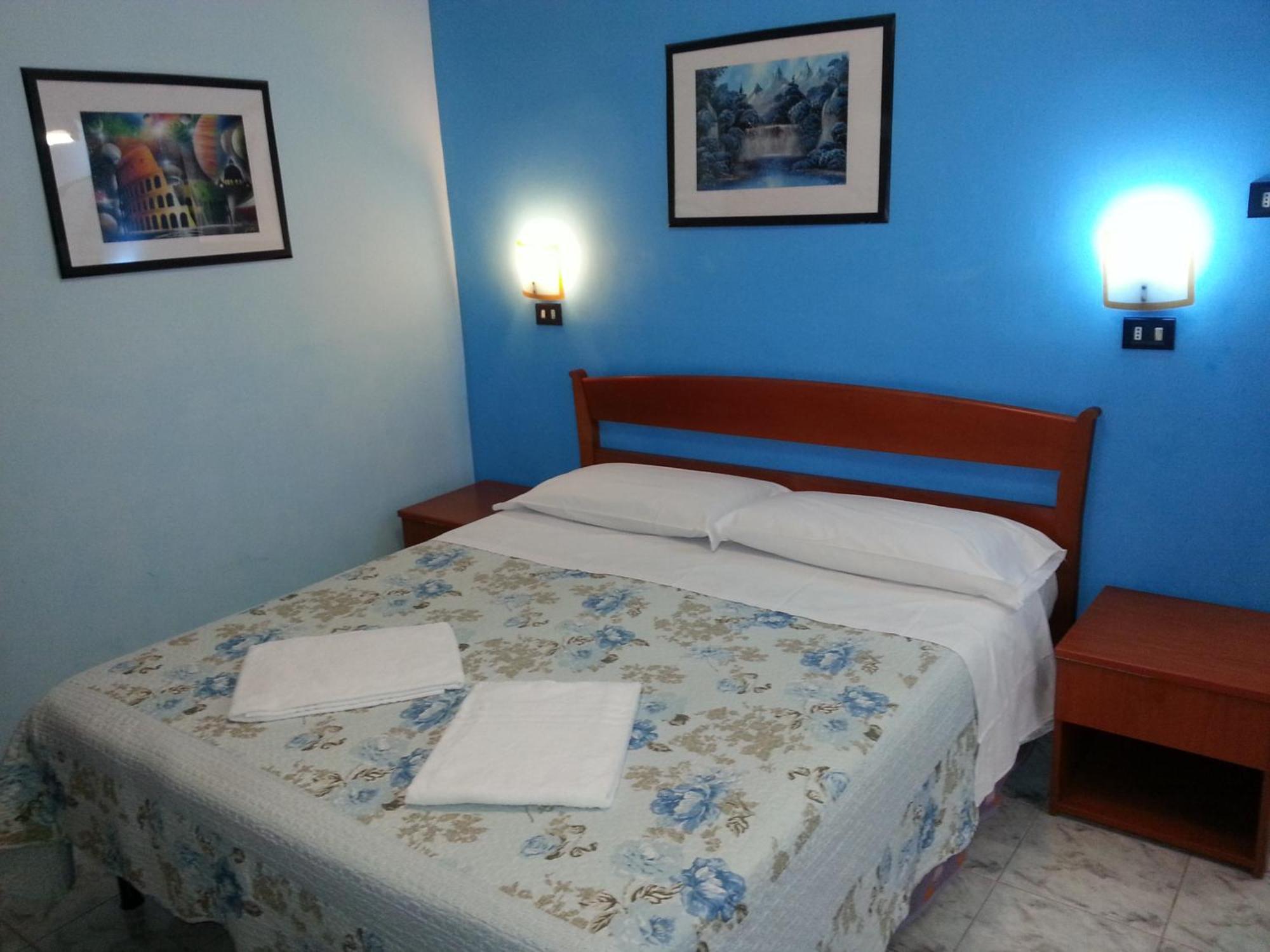 Roxena House *