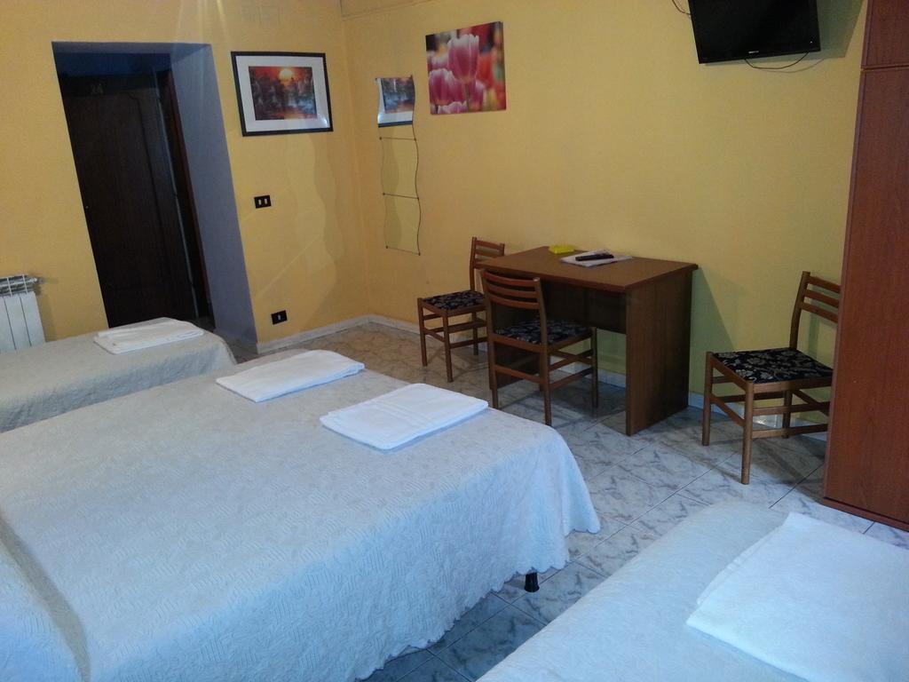 Hotel Roxena House *