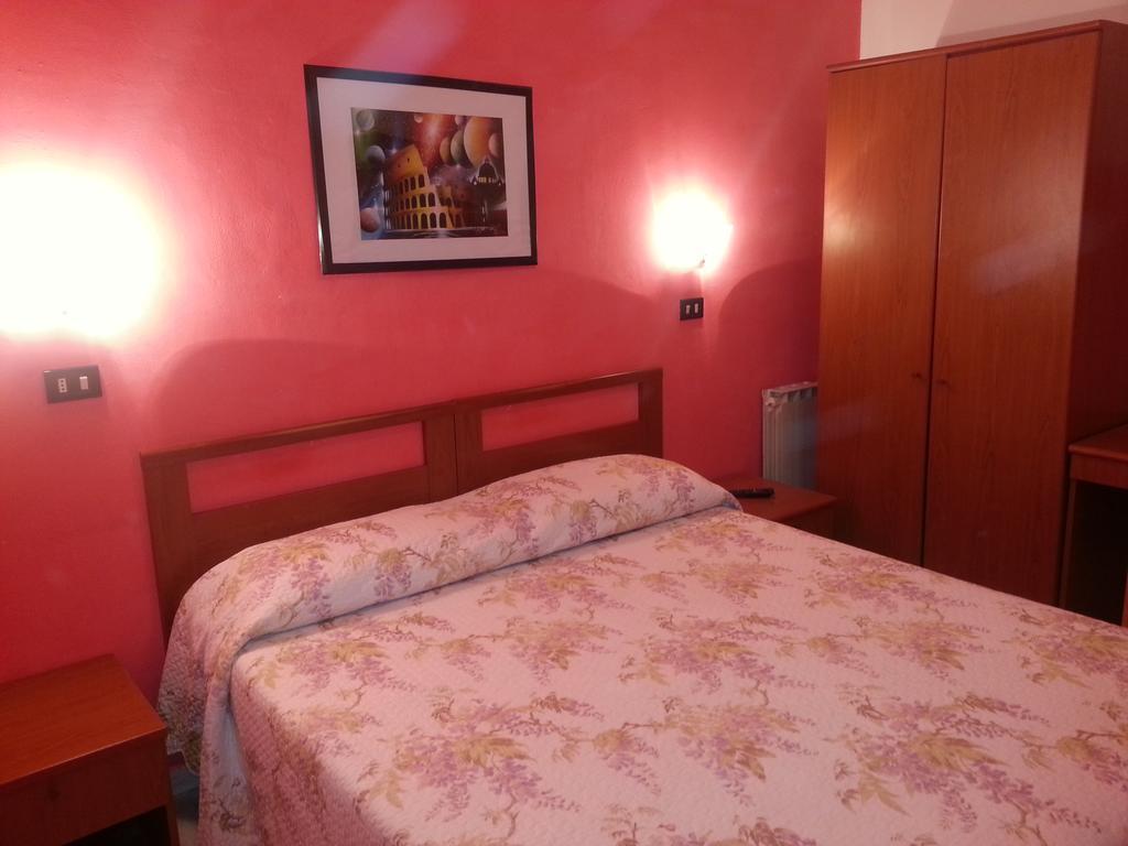Hotel Roxena House *