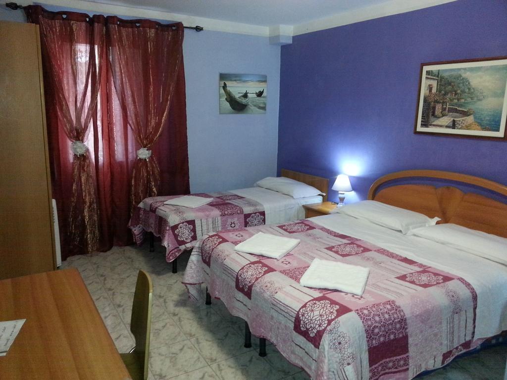 Roxena House *