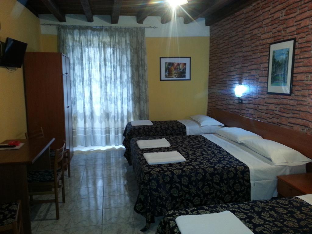 Roxena House Hotel