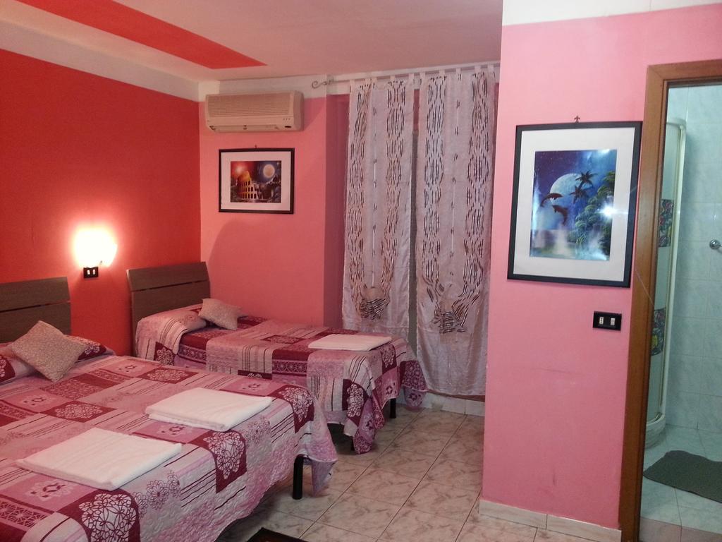 Hotel Roxena House *