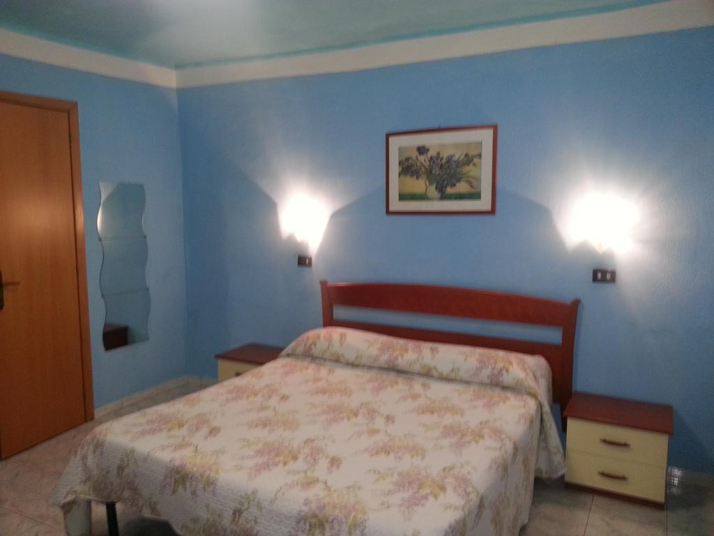 Roxena House Hotel *