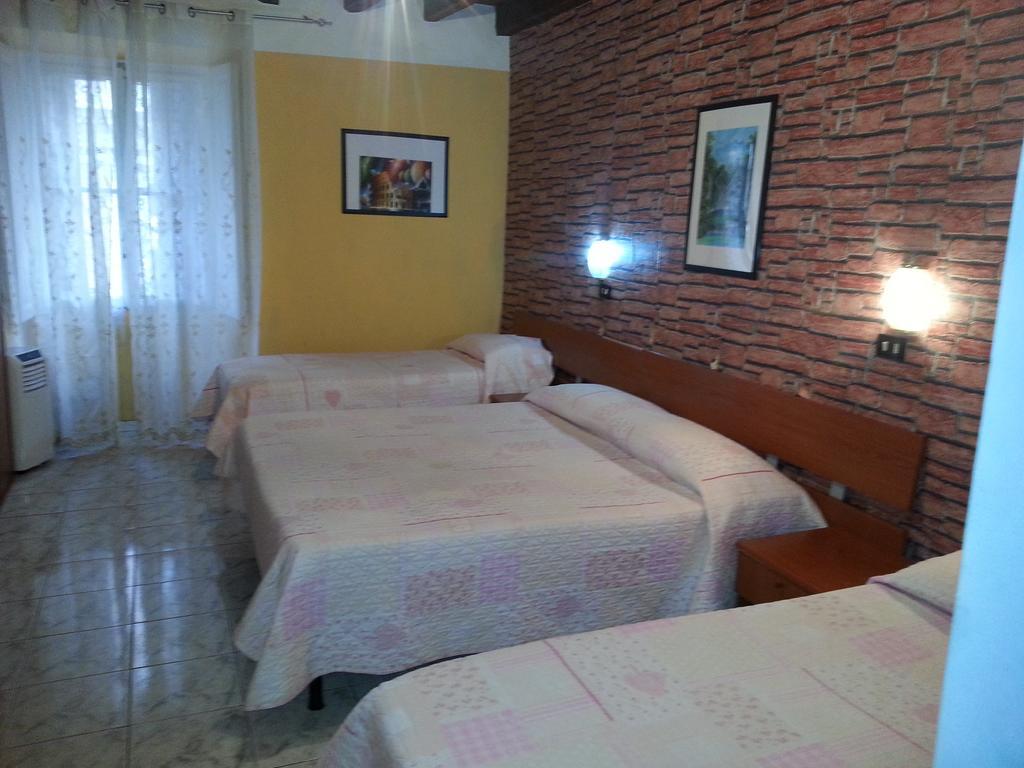 Hotel Roxena House