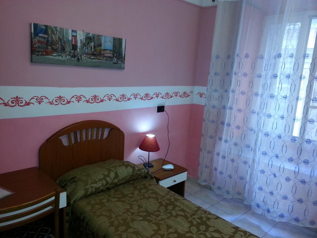 Roxena House *