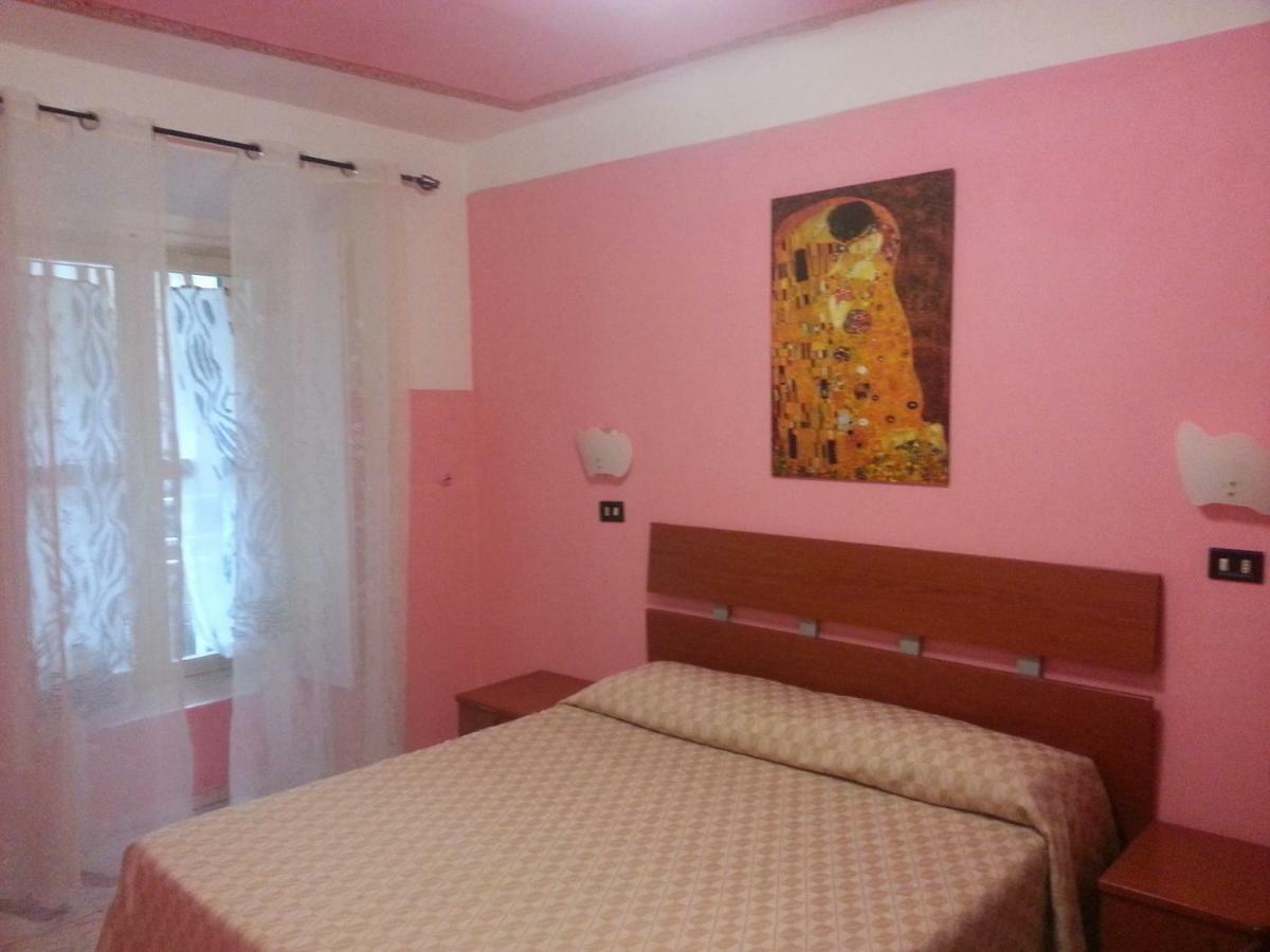Roxena House